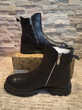 Karl Lagerfeld Paris Men’s Double Zip Leather Boots
